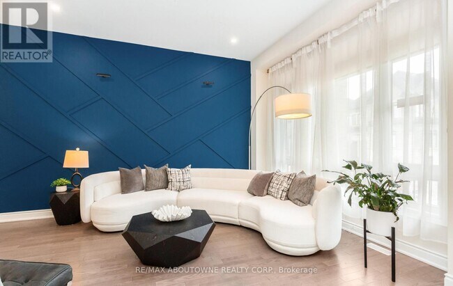 Photo du bâtiment - 3294 Millicent Ave