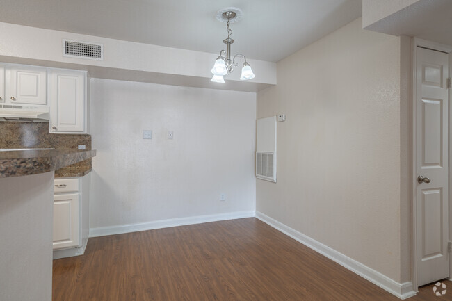 2BR, 2BA - 1040SF - Lakewood Apartments