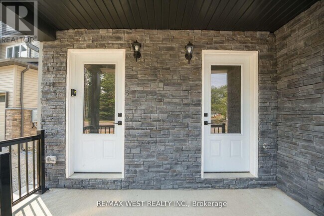 Building Photo - 172 Cundles Rd W