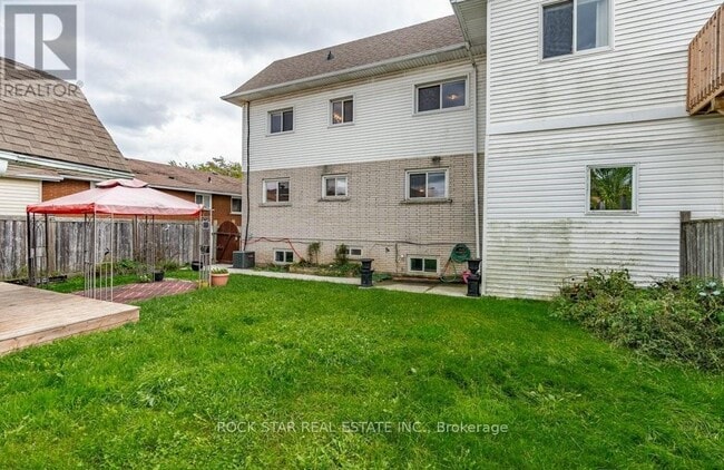 Building Photo - 271 Carson Dr