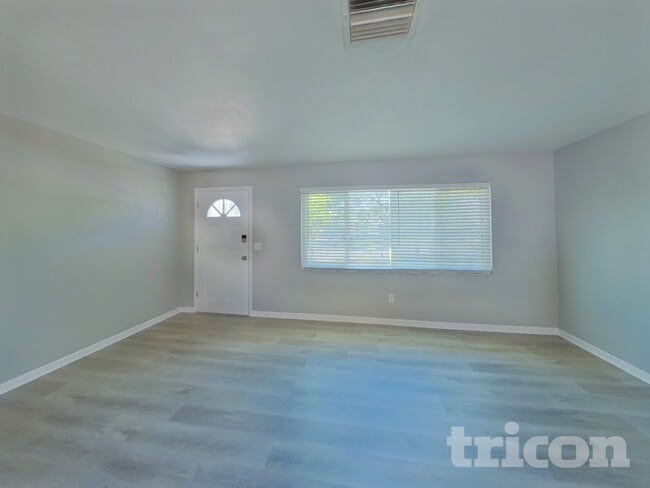 Building Photo - 2034 Brampton Rd