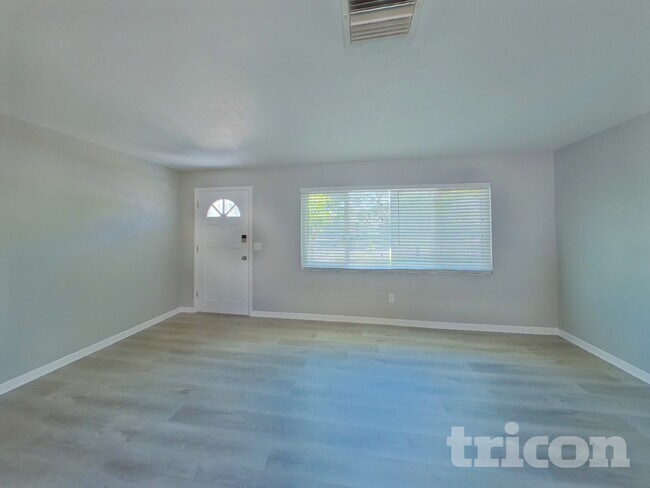 Foto del edificio - 2034 Brampton Rd