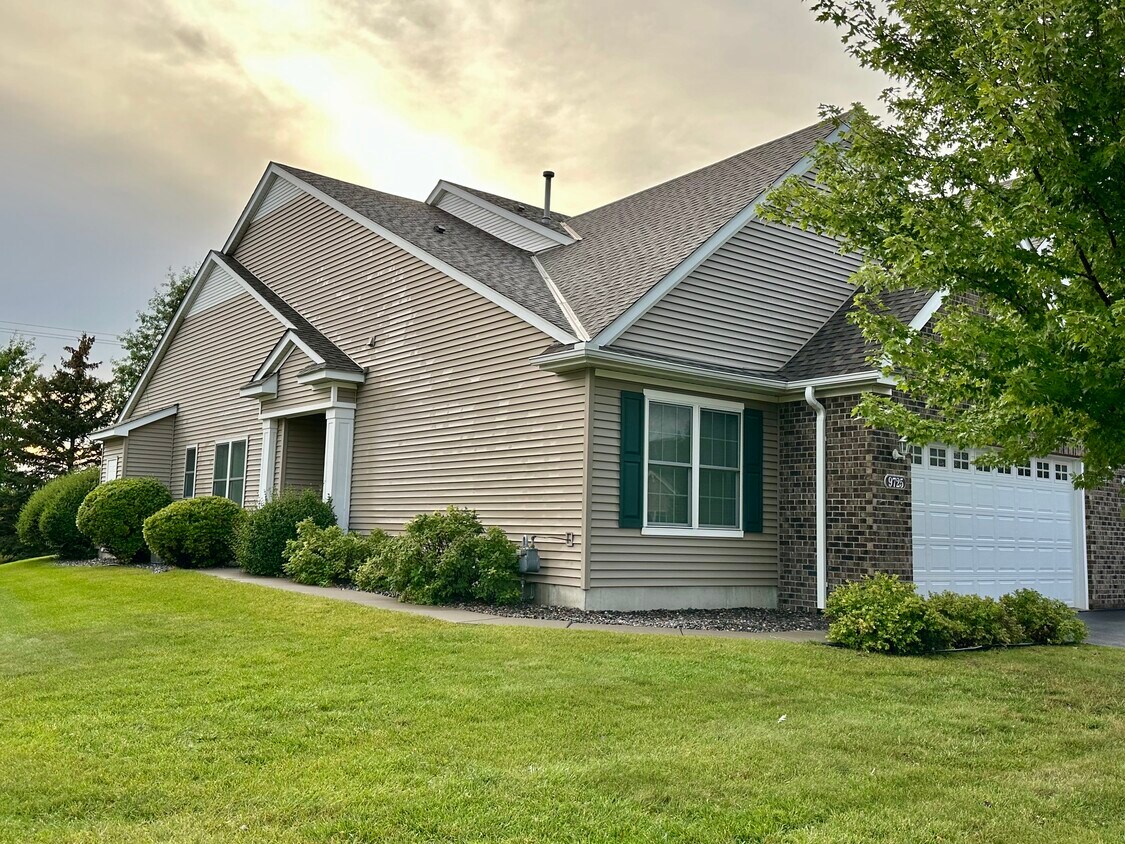Primary Photo - 9725 Alvarado Ln N