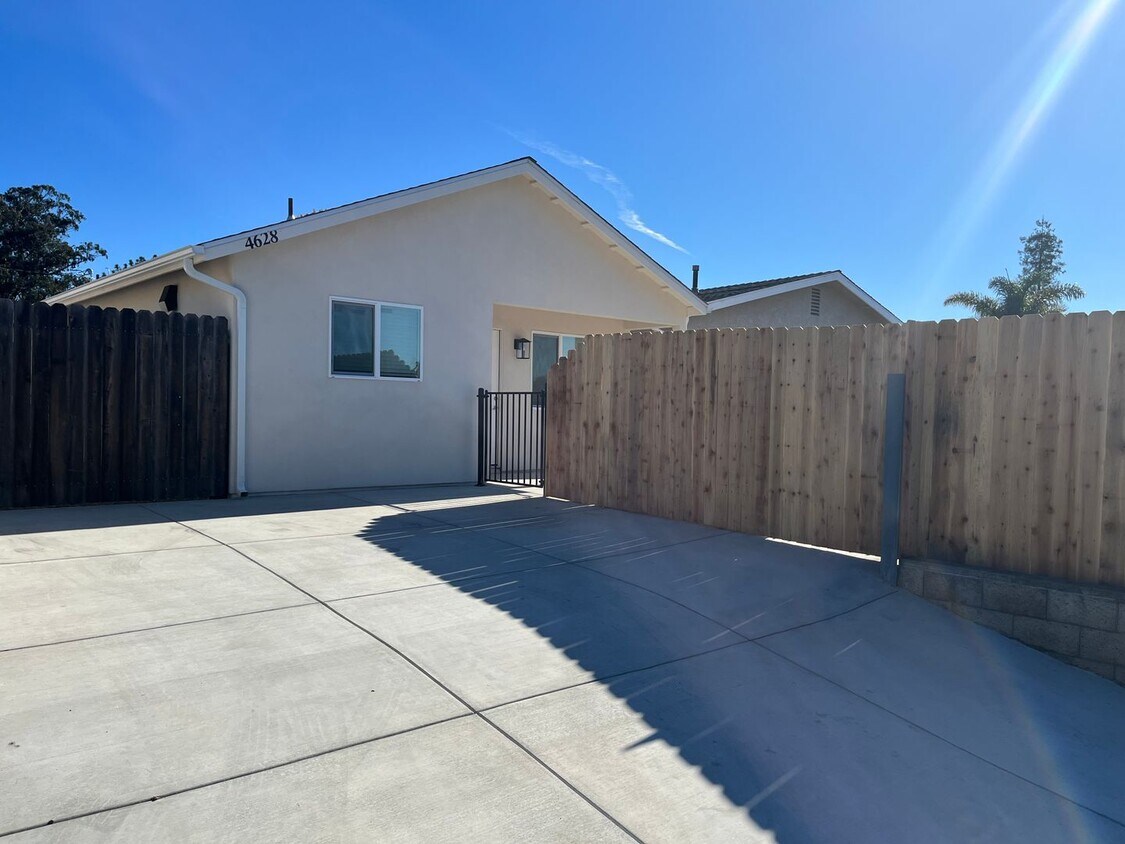 Foto principal - 4628 La Verne Avenue