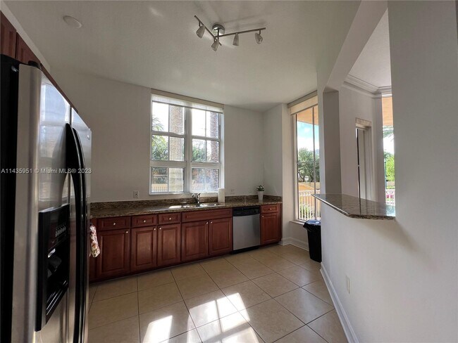Foto del edificio - 3001 NE 185th St