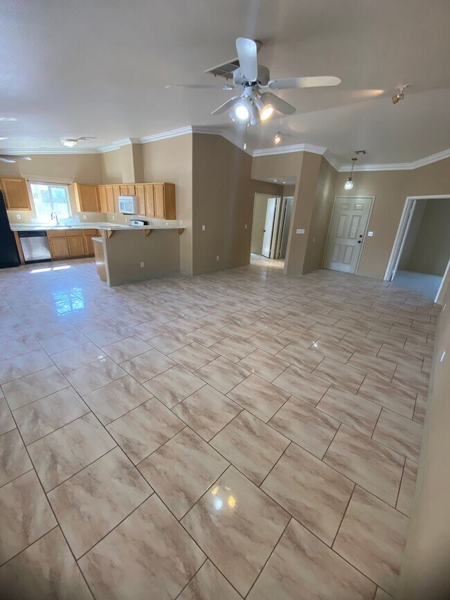 Foto del edificio - AMERICANA Property Mgmt - 1 story, 4 Beds ...