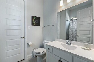 Building Photo - 2213 Laguna Dr