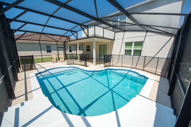 Foto del edificio - 4748 Blue Diamond St