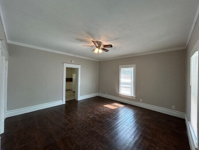 Foto del edificio - 2 Bed 1 Bath House - Walking Distance to D...