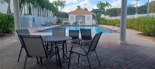 Foto del edificio - 5590 NW 107th Ave