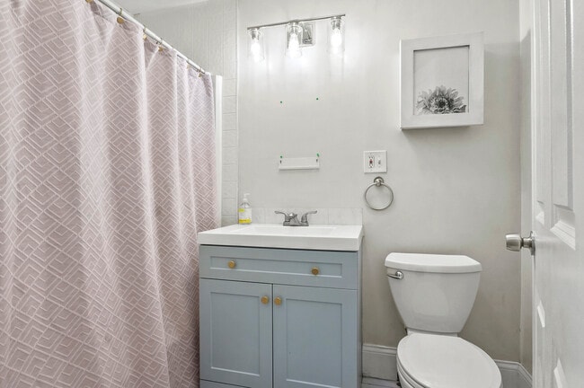 Building Photo - 60 Beacon St