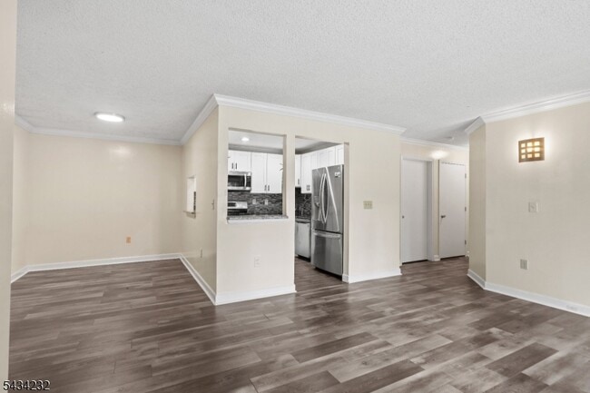 Building Photo - 24 Amberly Ct
