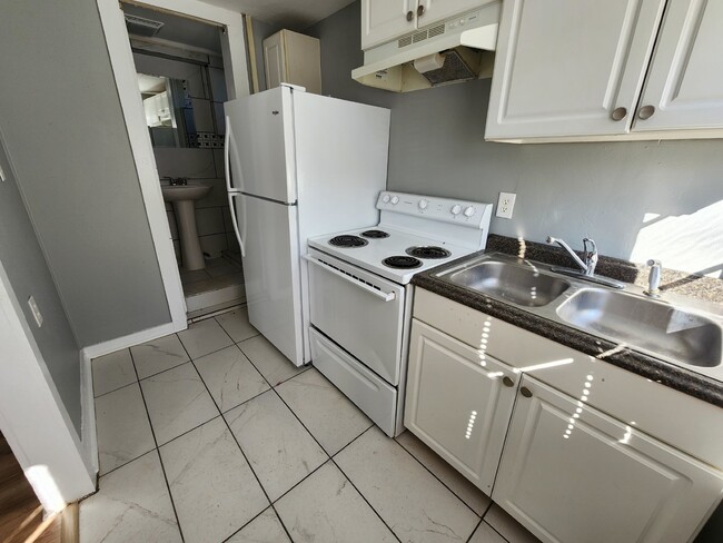 Building Photo - 349B HICKORY HEIGHTS - 2BD-1BA Near APSU and Downtown!!!
