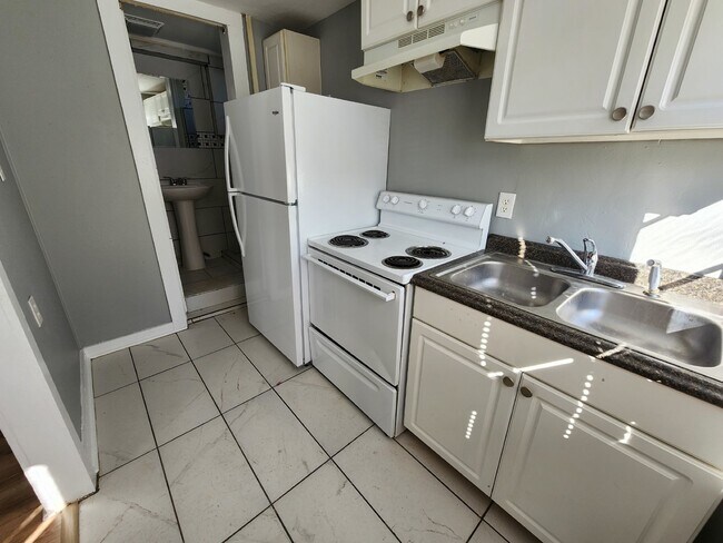 Foto del edificio - 349B HICKORY HEIGHTS - 2BD-1BA Near APSU and Downtown!!!