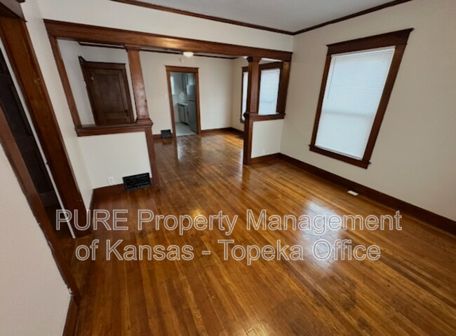 Building Photo - 939 SW Jewell Ave