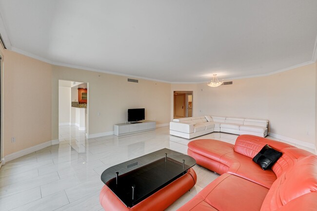 Building Photo - FABULOUS TURNBERRY TOWERS ONE STREET FROM ...