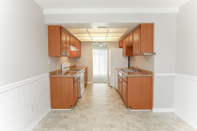 Foto del edificio - Spacious 3 bed/2.5 bath townhome in VB!