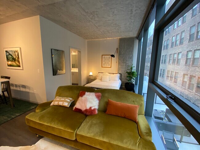 Foto del edificio - 645 S Clark St