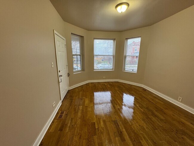 Foto del edificio - 4827 W Van Buren St