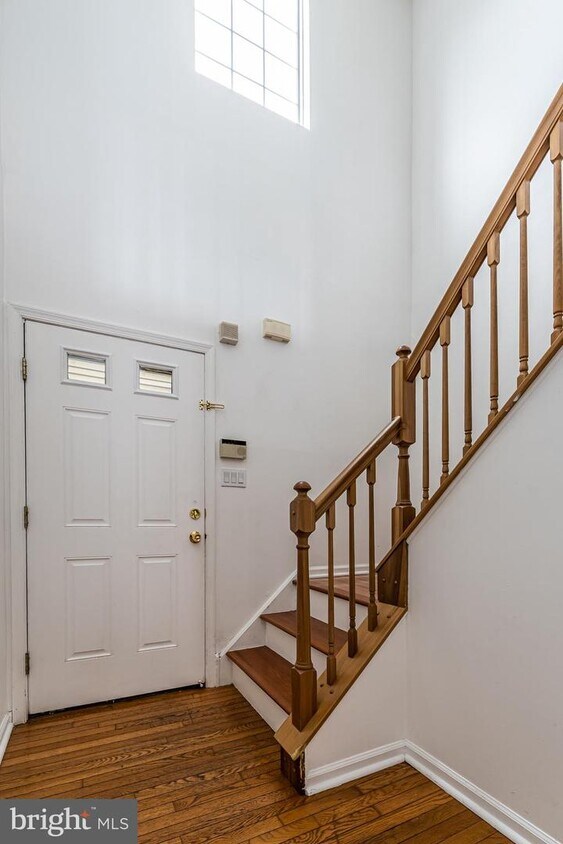 Primary Photo - 222 Parkview Dr