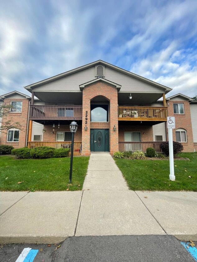 Two Bedroom Condo in Stadium Meadows! Flex... House Rental in