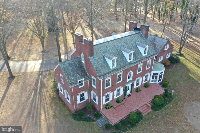 Building Photo - 233 Walker Rd