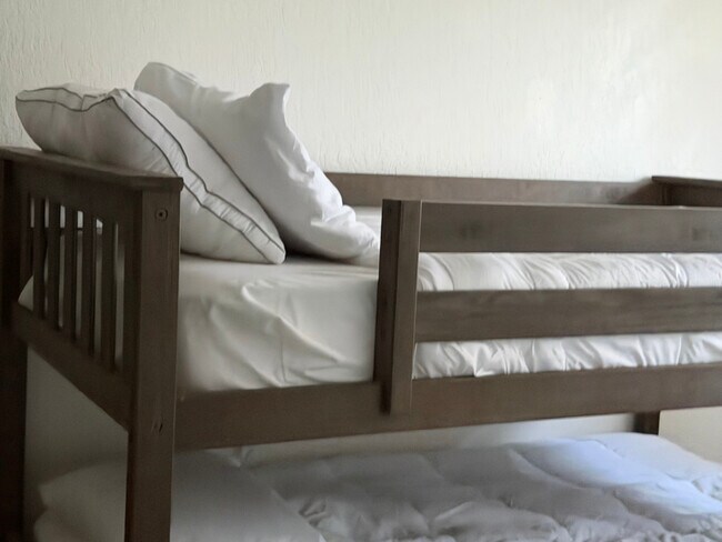 Building Photo - 308 E Olympic Ave