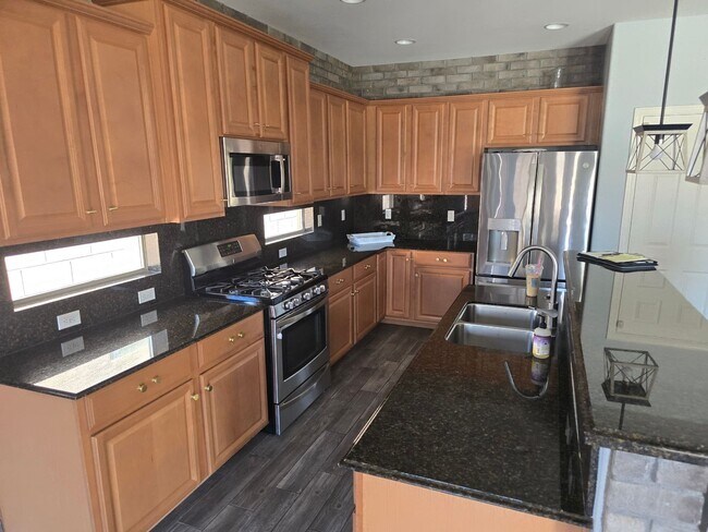 Building Photo - Must See 4 Bedroom Home in Sahuarita!  3 C...