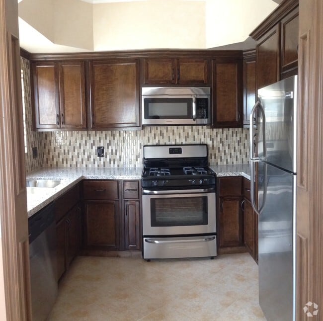 Building Photo - 532 N Orange Dr