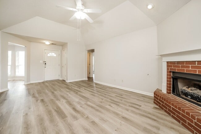 Building Photo - 4519 Shadow Hollow Dr