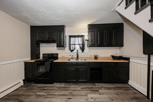 Building Photo - 3 Clark Rd