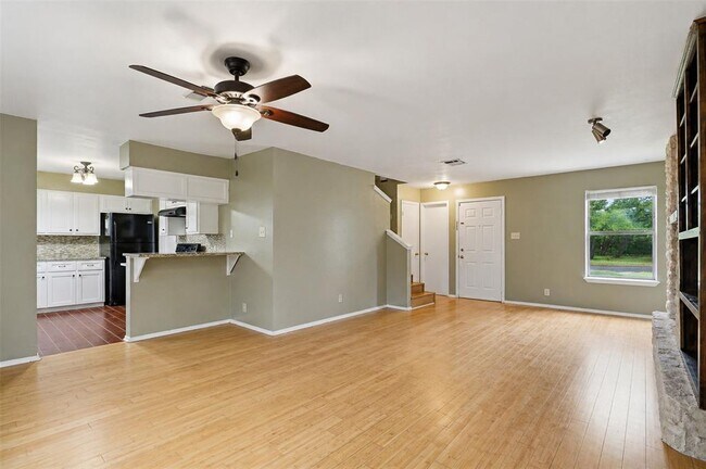 Foto del edificio - 10010 Wildflower Ln