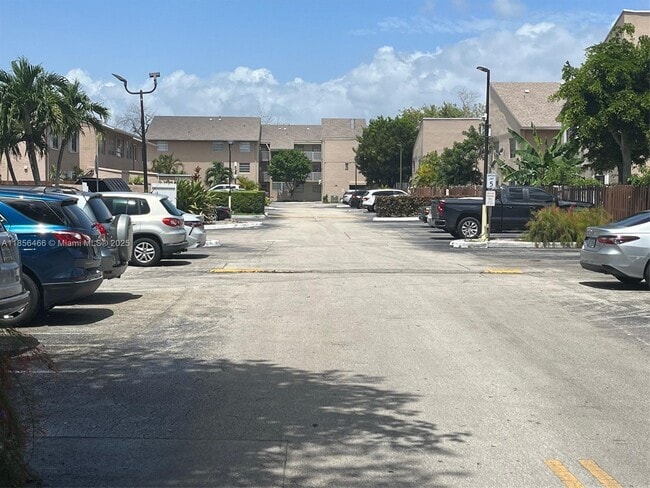 Building Photo - 8420 SW 154th Cir Ct