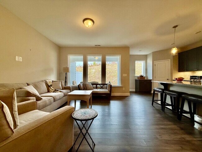 Photo - 254 Deardom Wy House