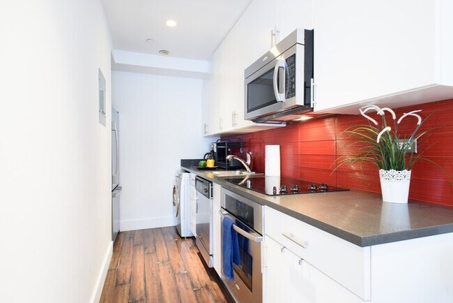 Building Photo - 809-4A 1BR With W/D Columbus Circle
