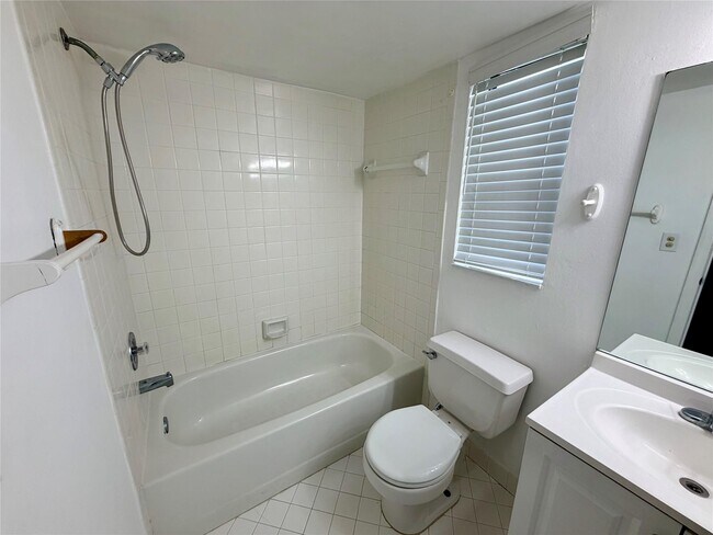 Foto del edificio - 3355 Jaywood Ter