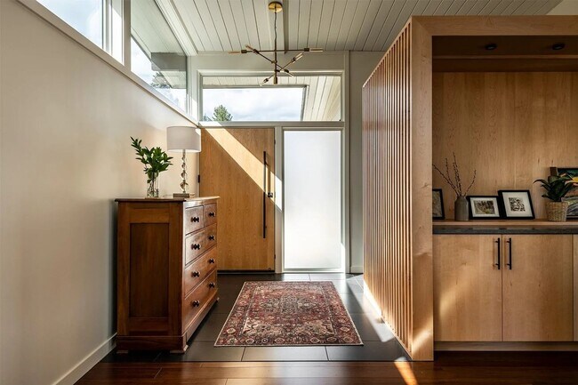 Foto del edificio - 1955 Mid-Century Modern extensively design...