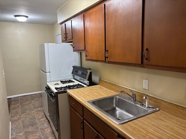 Foto del edificio - 375 S Detroit Ave