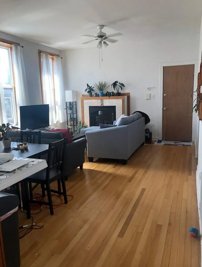 Foto del edificio - 1368 W Evergreen Ave