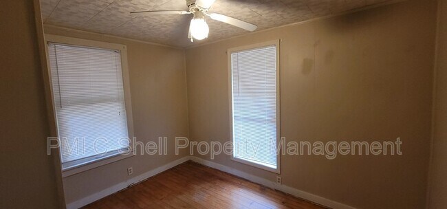 Foto del edificio - 10608 Chemstrand Rd