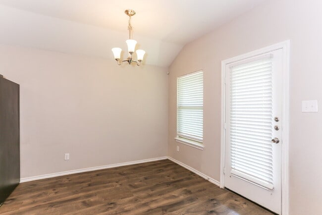 Building Photo - 980 Alton Dr