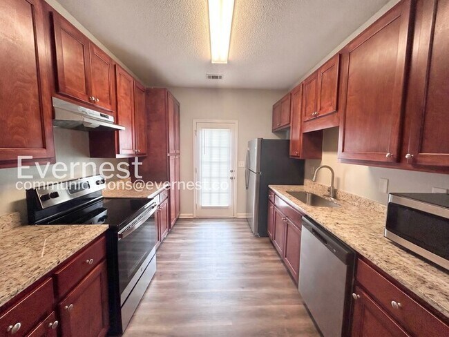 Building Photo - 8648 Thomas Ln