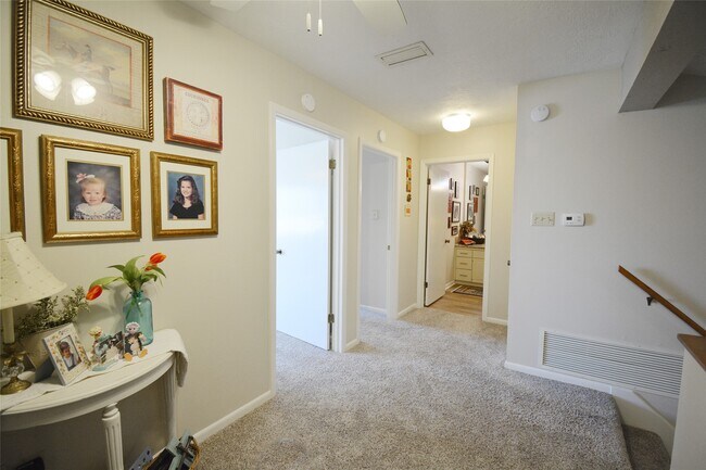 Foto del edificio - 323 E Main St