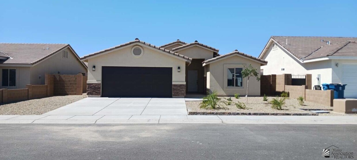 Foto principal - 12624-12651 E 51st St