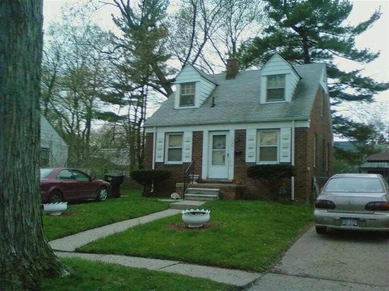Building Photo - 3 br, 1.5 bath House - 13591 Greenview Rd ...