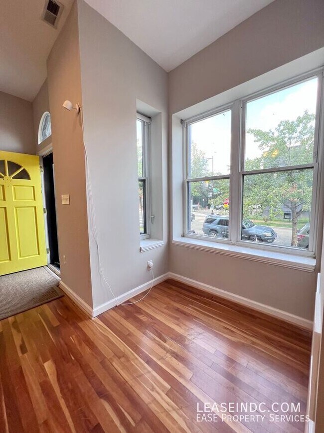 Foto del edificio - 1016 11th St NE