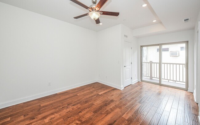 Building Photo - 2132 E Sergeant St