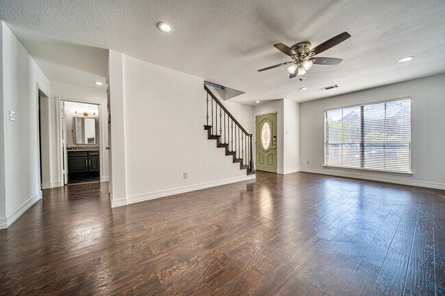 Foto del edificio - 2411 Knight St