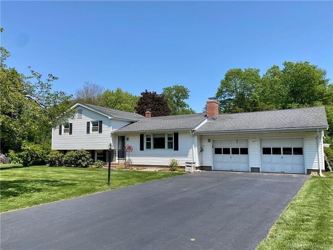 Building Photo - 14 Stonegate Dr