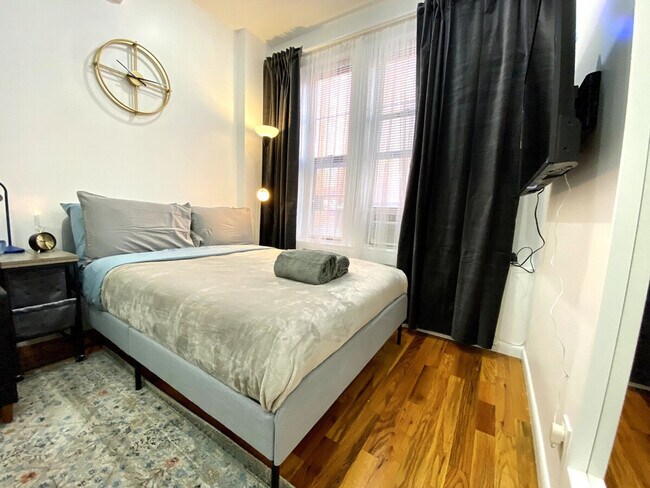 Foto del edificio - 310 E 103rd St